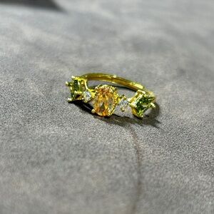 Elegant Gold and Green Gemstone Ring
